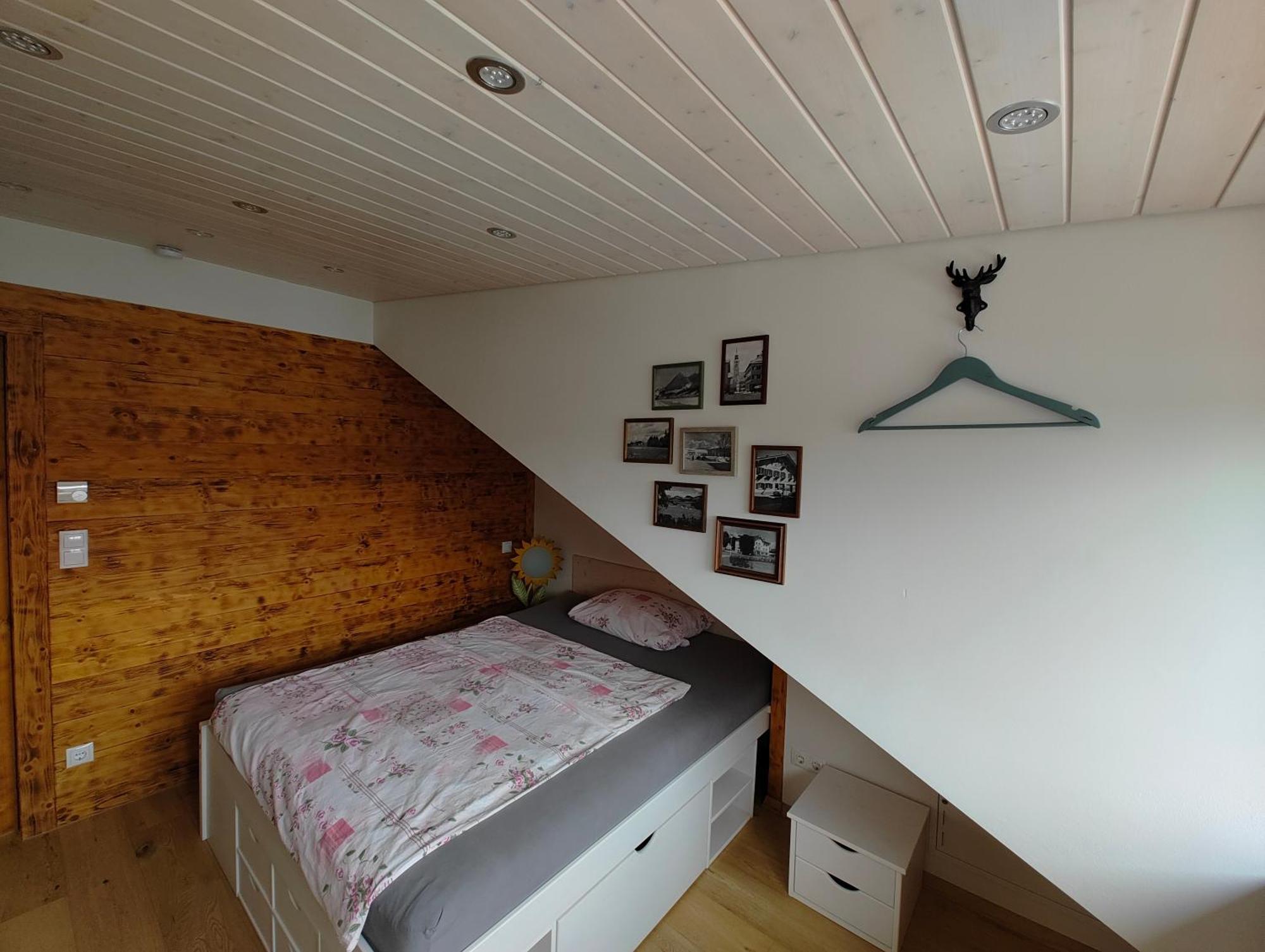 Apartment Komplette Dachwohnung Mit Balkon Und Bergblick *